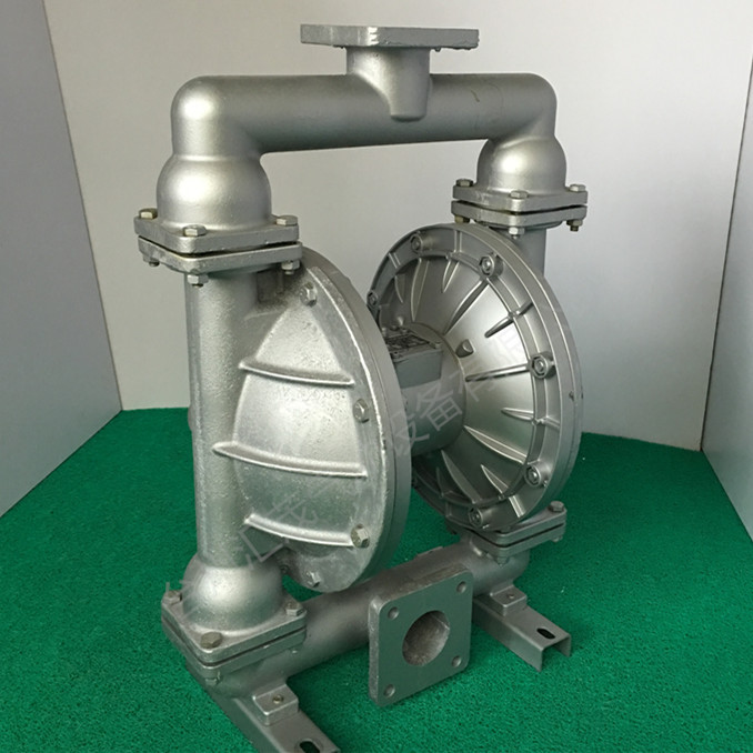 噴漆用氣動隔膜泵側(cè)面圖 噴漆用氣動隔膜泵側(cè)面圖