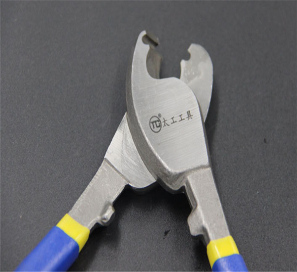 尖嘴鉗產品圖 尖嘴鉗產品圖