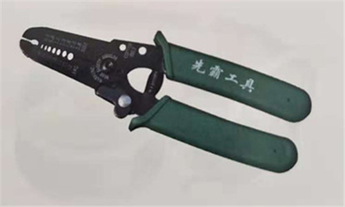七合一剝線鉗